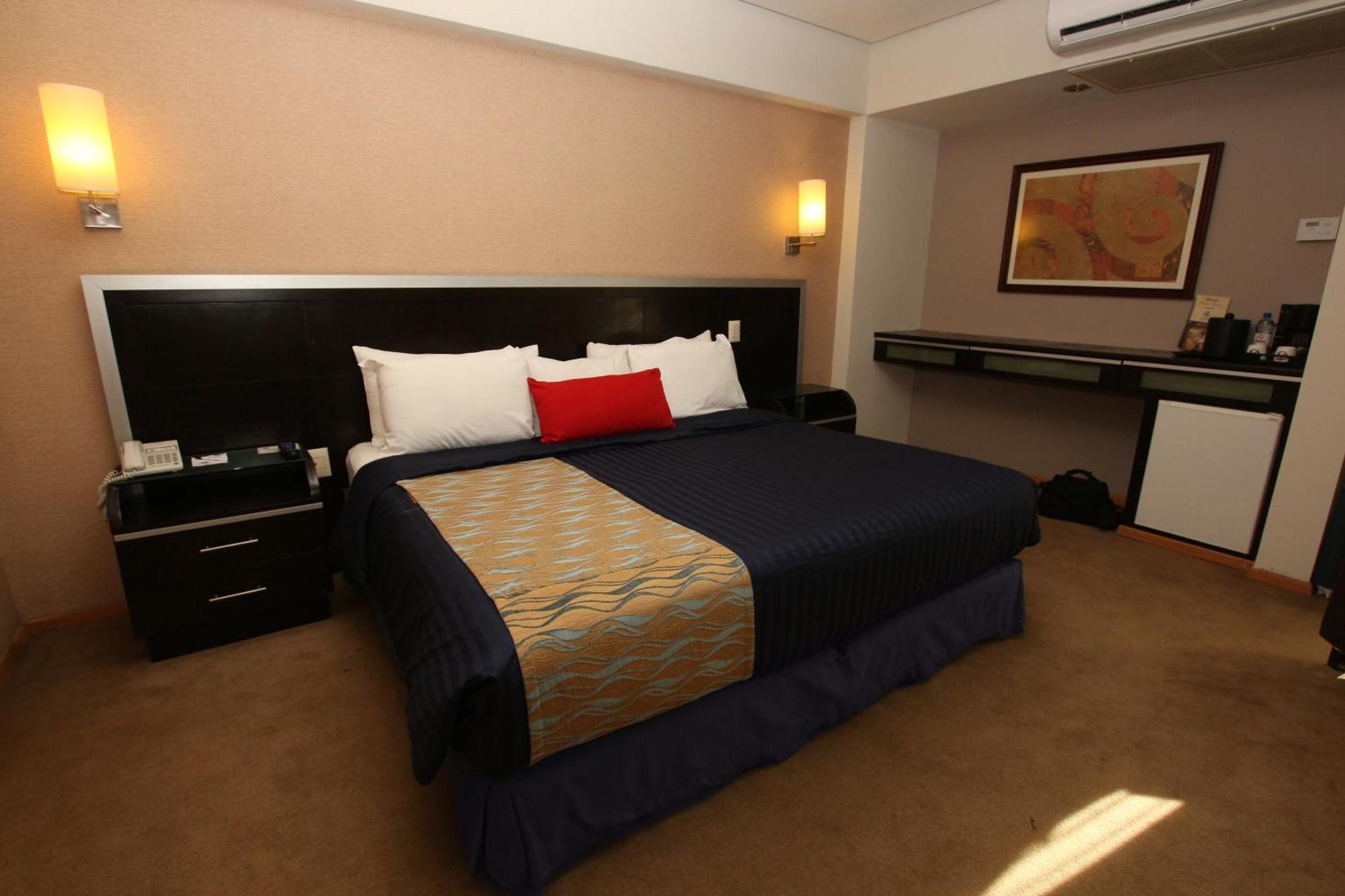 Hotel Colon Plaza Business Class Nuevo Laredo Zewnętrze zdjęcie